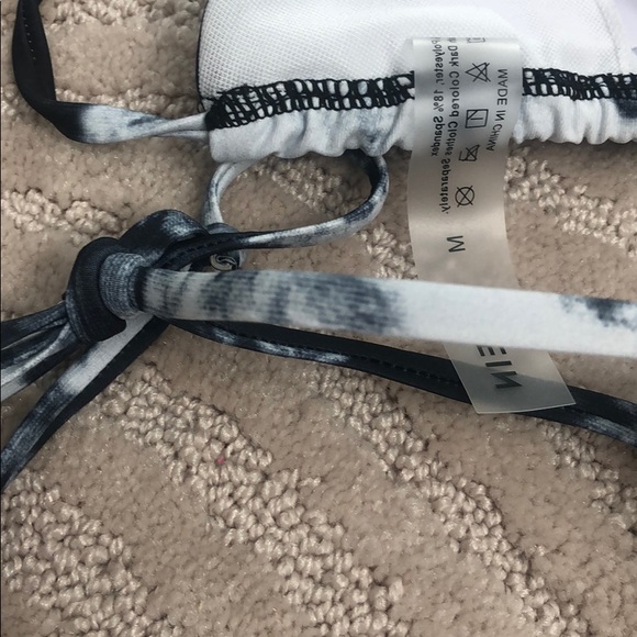 Bikini - Picture 4 of 4